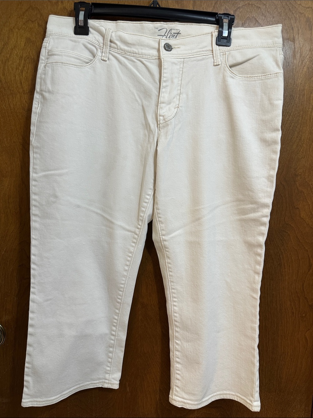 Old Navy Cream Cropped Straight-Leg Capris